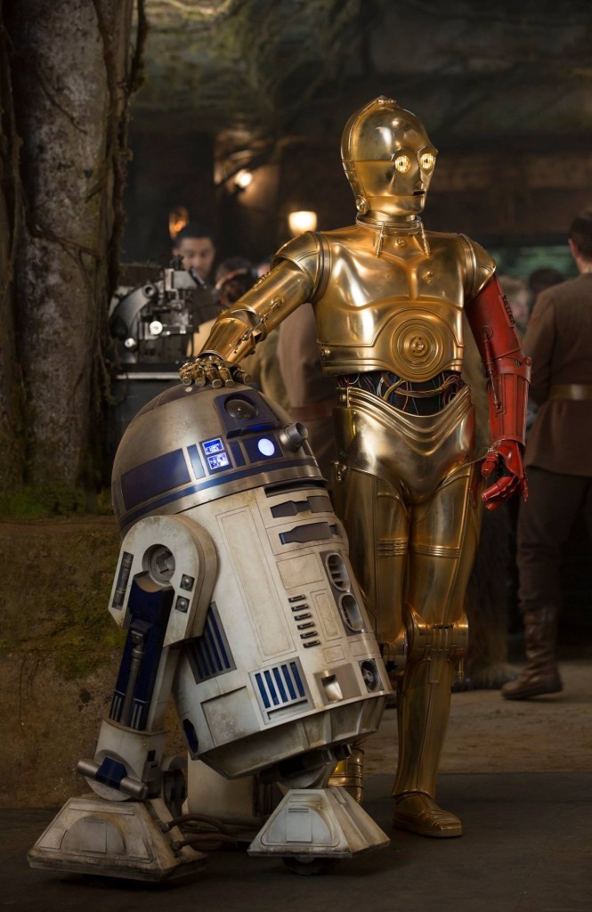 R2D2 and C3PO in Star Wars The Force Awakens